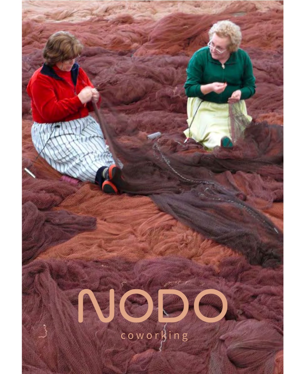 Cartel Nodo con foto de redeiras de Ribeira